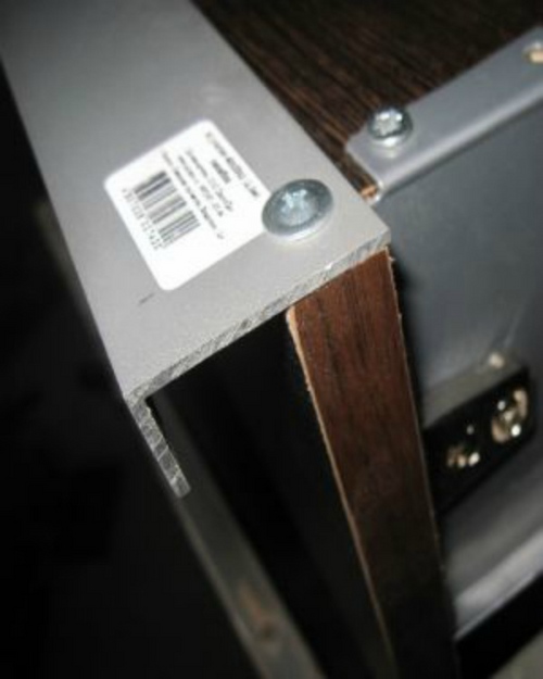 自分の手で組み込んだワードローブ