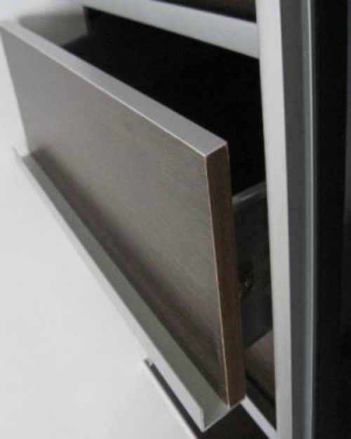 自分の手で組み込んだワードローブ
