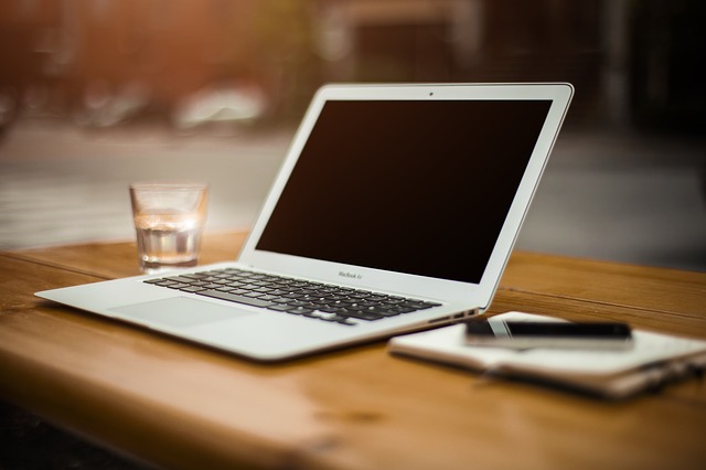 どちらが良いですか：タブレットかラップトップですか？