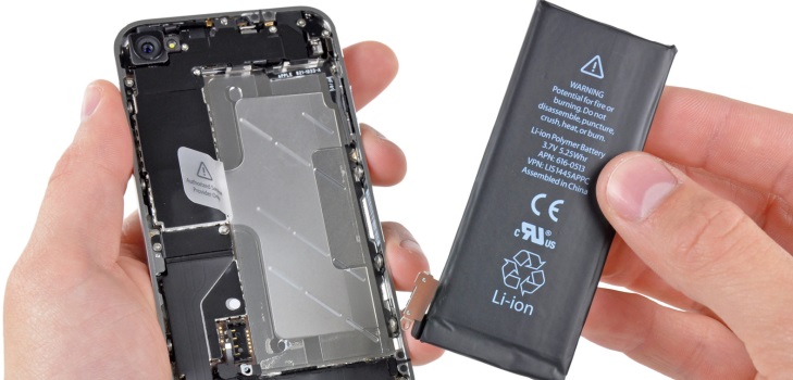 バッテリーなしで電話をオンにする方法