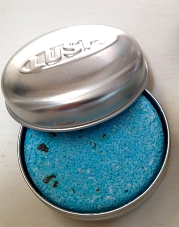 固体シャンプーLush：構成、レビュー