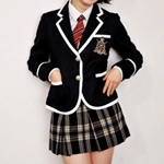 最後の呼び出しで美しい学校の制服