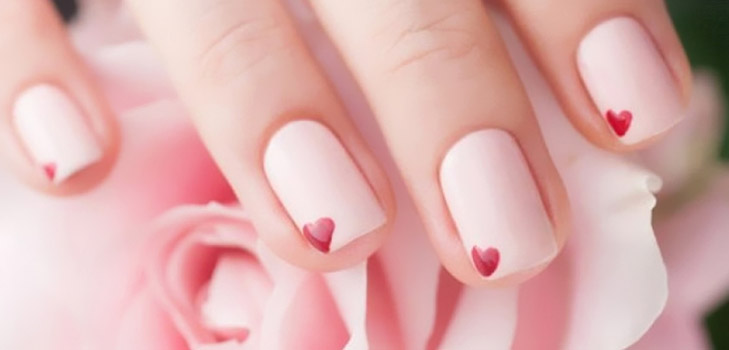 愛は...：バレンタインデーのための美しいマニキュアのアイデア