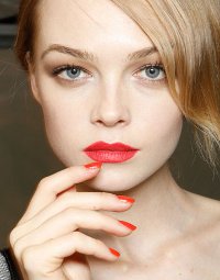 ファッショナブルなネイルポリッシュ2012