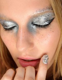 ファッショナブルなネイルポリッシュ2012