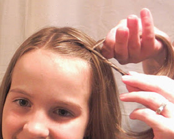 新年2017のための自分の手で女の子のためのヘアスタイル - 短い、中型および長い髪のためのアイデア、ステップバイステップの写真とビデオ