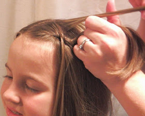 新年2017のための自分の手で女の子のためのヘアスタイル - 短い、中型および長い髪のためのアイデア、ステップバイステップの写真とビデオ