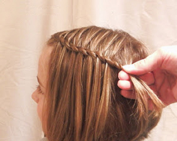 新年2017のための自分の手で女の子のためのヘアスタイル - 短い、中型および長い髪のためのアイデア、ステップバイステップの写真とビデオ