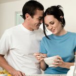 彼女の夫との関係を構築するには？