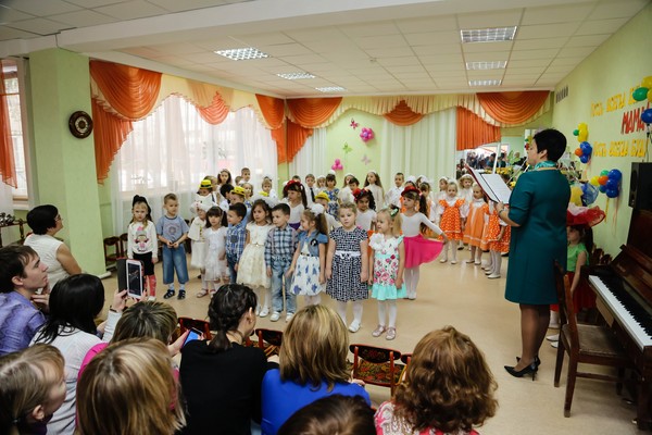 幼稚園の母の日：中学校、中学校、高等学校、予備校のグループのスクリプトのアイデア