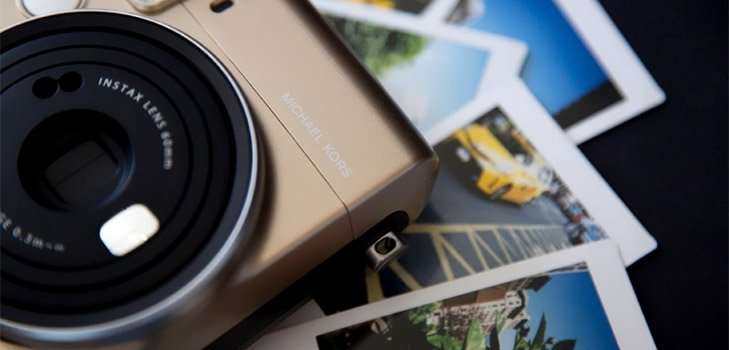 ファッションカメラ：Michael Kors X Fijifilm Instax Mini 70