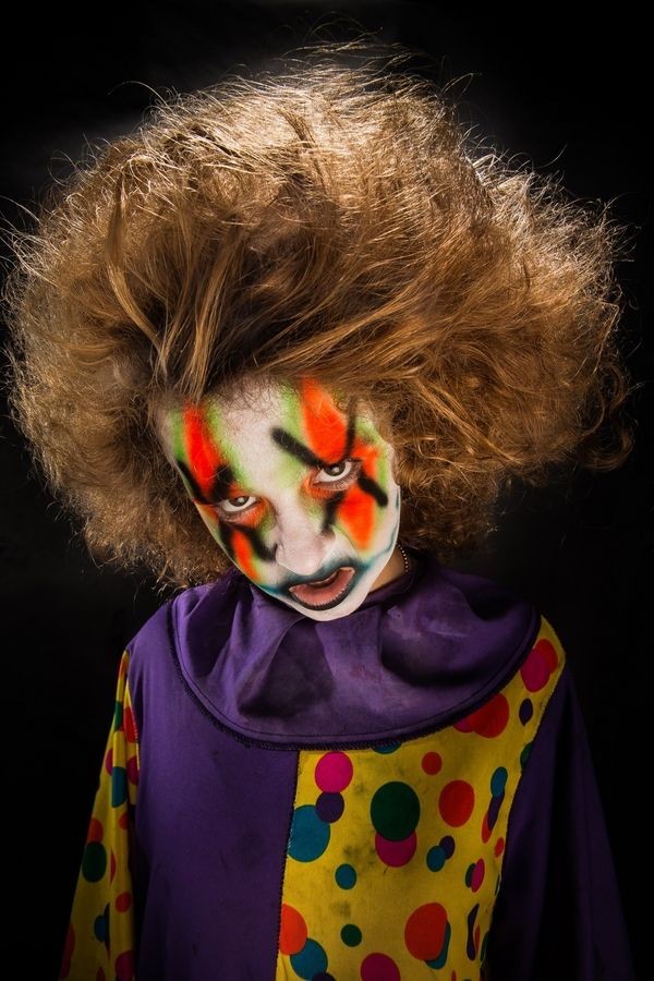 ハロウィーンの学校で：お祝いの方法、スクリプトのアイデア、コンテスト、ビデオ。あなた自身の手で学校のためのハロウィーンのスーツ、写真