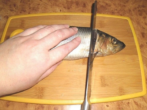 骨からのニシンの適切かつ迅速な切断方法