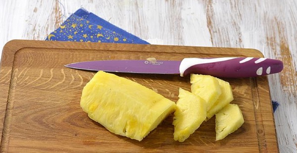 パイナップルを適切かつ美しくカットする方法