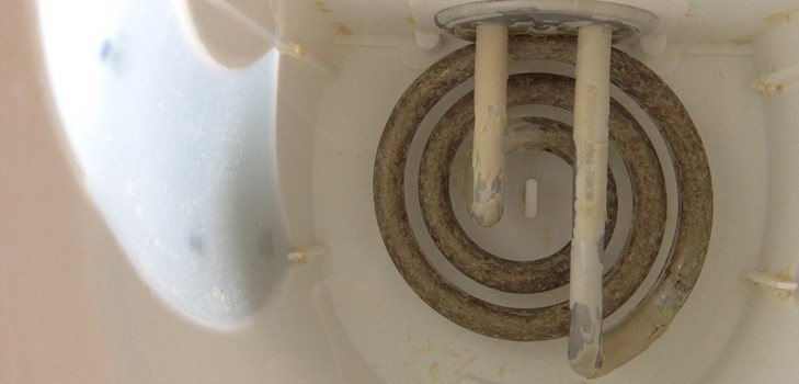 スケールからケトルを掃除する方法。石灰スケール除去剤