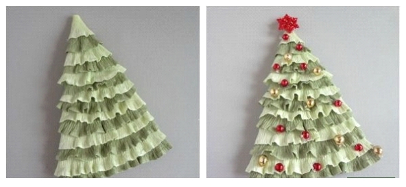 我々は作られた装飾品にぶら下がっている クリスマスツリーを飾る