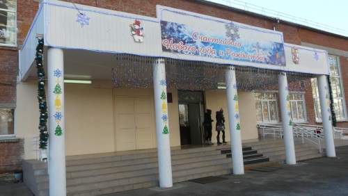新年の学校を飾る方法