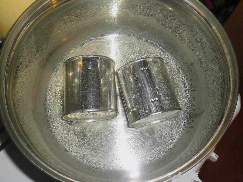 凝縮したミルクを缶で調理する方法は？