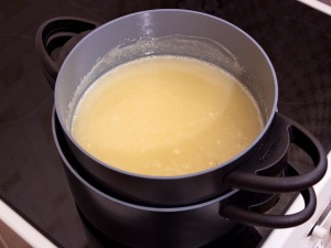 凝縮したミルクを缶で調理する方法は？