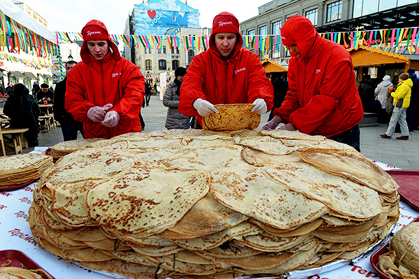 パンケーキの日の歌：ロシアの民謡の原典