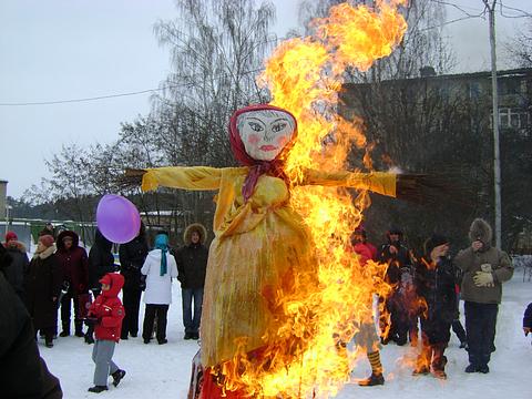 パンケーキの日の歌：ロシアの民謡の原典