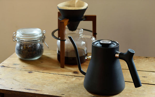 審査員のためのギフト： "インテリジェント"コーヒーメーカーStagg Ekg