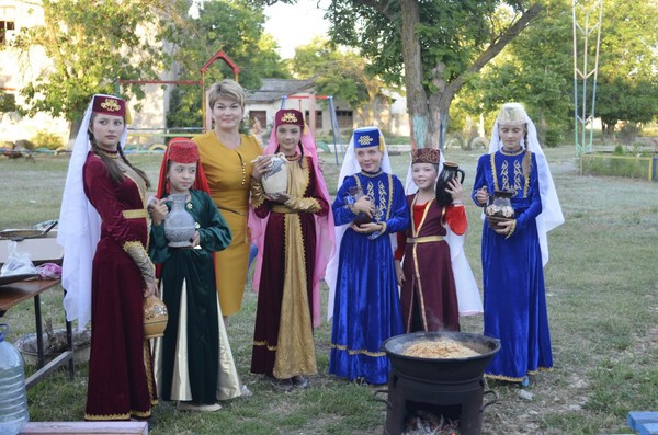 ウラザ・バヤラムは2016年にロシアで祝われました。断食の日に国のイスラム教徒におめでとう