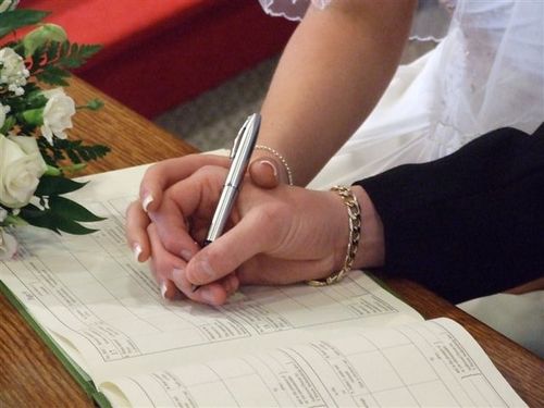 レジストリオフィスへの結婚の登録