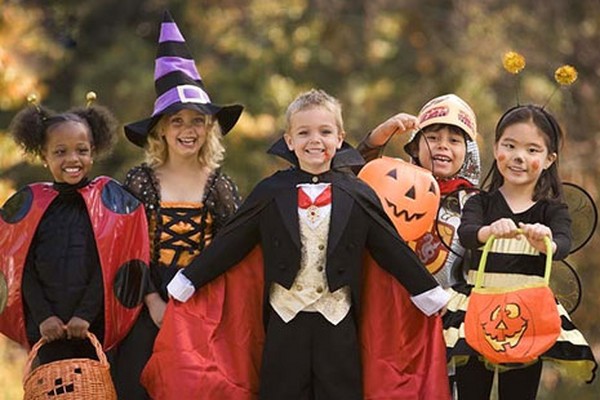 子供、ティーンエイジャー、高校生、学生のためのハロウィーンのシナリオ