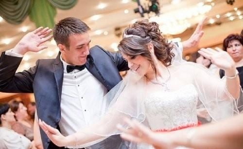 世界の人々の結婚式の伝統