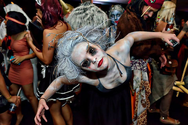 私たちは楽しく快活になるでしょう...オールセインツの日：ハロウィン2016年のどこでどのように会うか