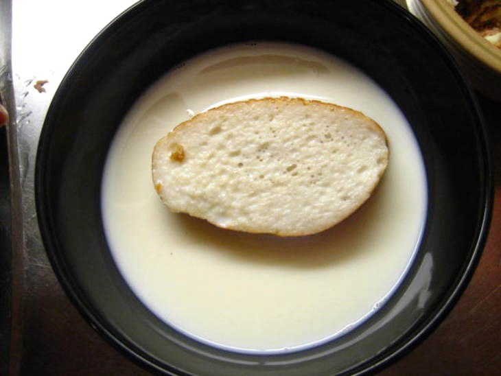 ミルクソーキングローフ ミルクを食べる
