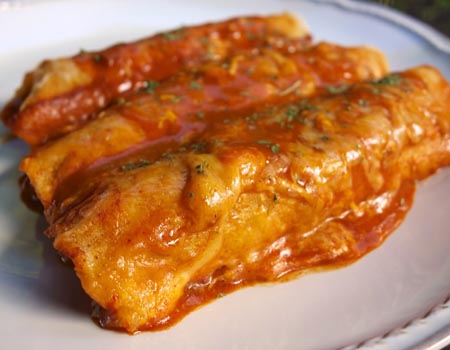 豆と根菜を入れたエンチラダ