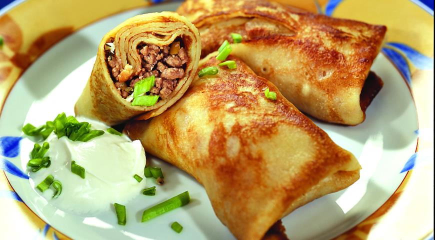 料理の秘密：写真とビデオで最も美味しい詰め物のパンケーキのレシピ