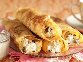 料理の秘密：写真とビデオで最も美味しい詰め物のパンケーキのレシピ