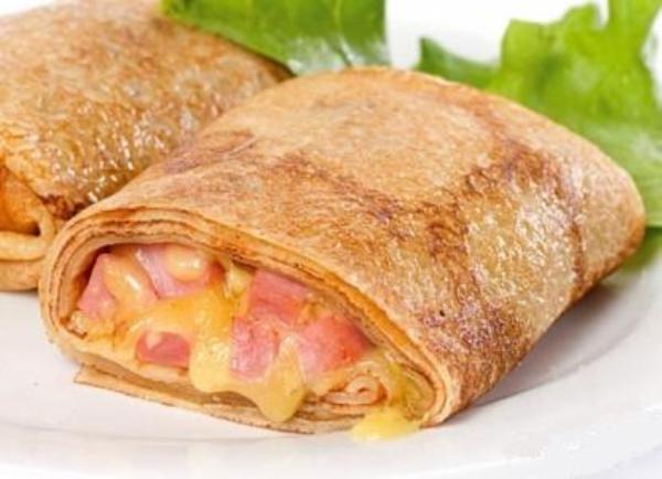 料理の秘密：写真とビデオで最も美味しい詰め物のパンケーキのレシピ