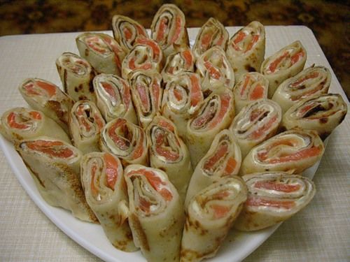 料理の秘密：写真とビデオで最も美味しい詰め物のパンケーキのレシピ