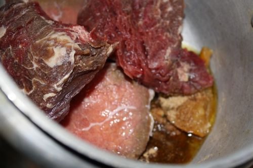 マルチバークのプルーン付き牛肉のレシピ - 写真とステップバイステップ