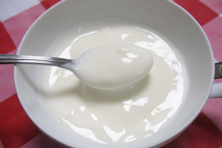 どのように家庭でのご飯でヨーグルトを準備する