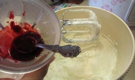 カフェケーキのクリームを作る方法：バター、チョコレート、プロテインクリームのレシピ