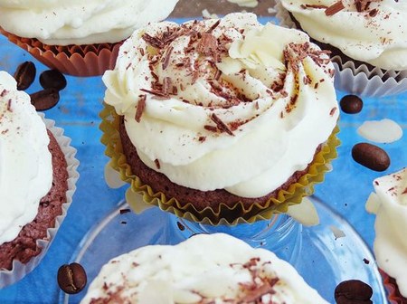 カフェケーキのクリームを作る方法：バター、チョコレート、プロテインクリームのレシピ