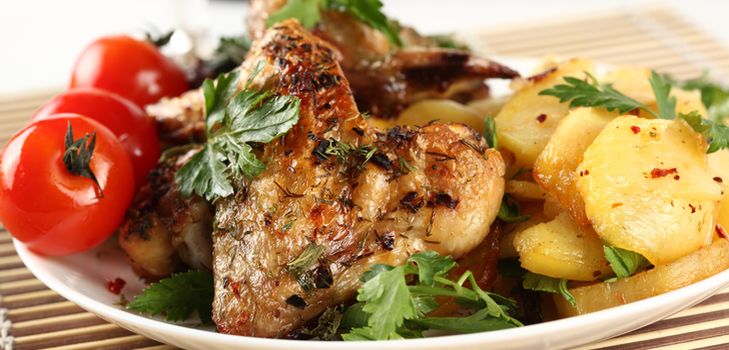 オーブンで鶏肉を使ったジャガイモのレシピ