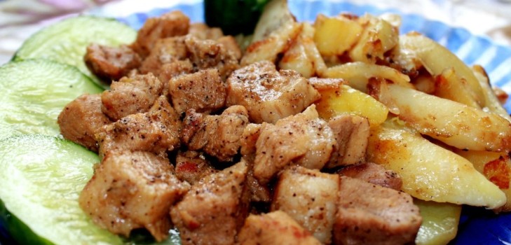 豚肉で煮込んだジャガイモ：最高のレシピ