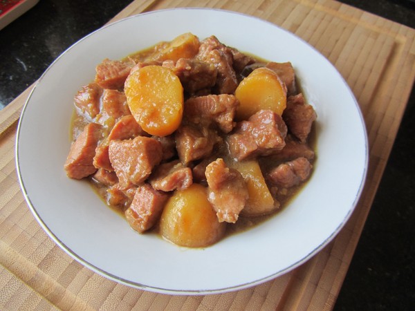豚肉で煮込んだジャガイモ：最高のレシピ