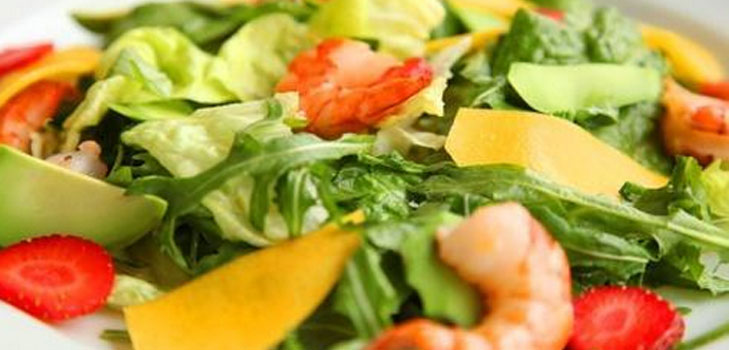 軽くてシンプルなサラダ
