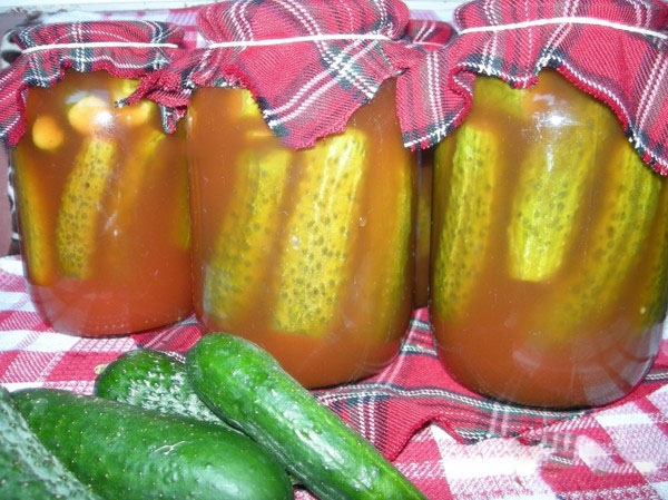 冬のケチャップのキュウリ - 缶詰の無菌化。ケチャップチリと冬のシャープでクリスピーなキュウリの収穫 冬のケチャップのキュウリ - 缶詰の無菌化。ケチャップチリと冬のシャープでクリスピーなキュウリの収穫