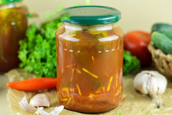 冬のケチャップのキュウリ - 缶詰の無菌化。ケチャップチリと冬のシャープでクリスピーなキュウリの収穫
