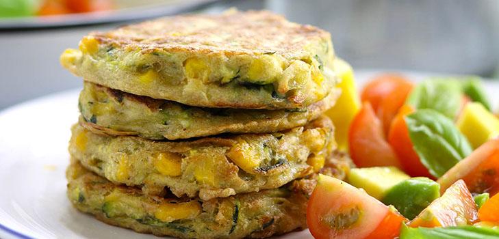 クイックレシピでcourgettesからのおいしいパンケーキ
