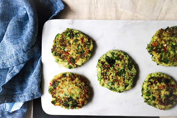 クイックレシピでcourgettesからのおいしいパンケーキ