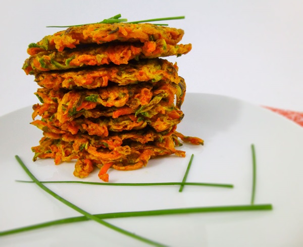 クイックレシピでcourgettesからのおいしいパンケーキ